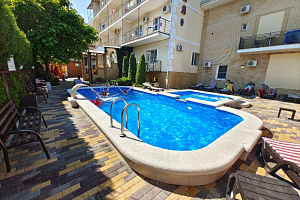Гостиницы Краснодарского края с бассейном, "Бавария" с бассейном - фото