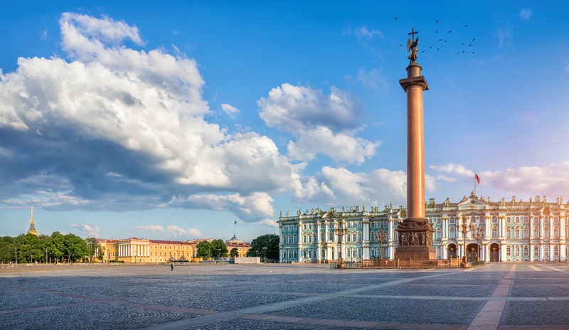 Дворцовая площадь в Санкт-Петербурге
