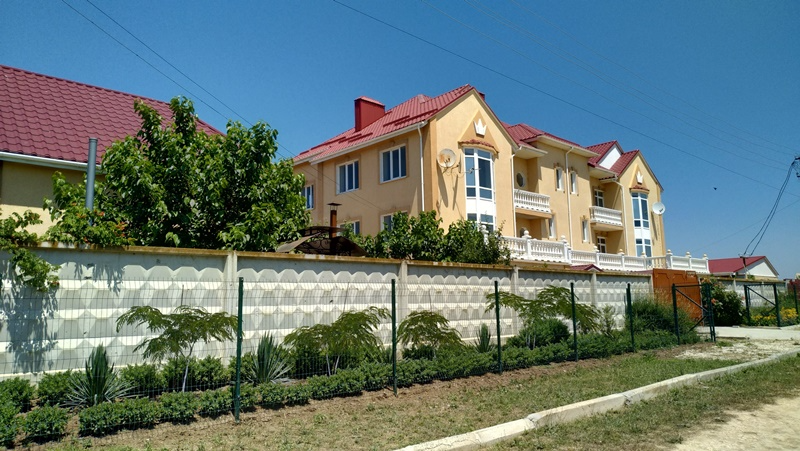 "Корона" гостевой дом в с. Оленевка (Черноморское) - фото 1