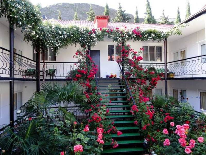 "Натали" частный сектор в с. Рыбачье (Алушта) - фото 1