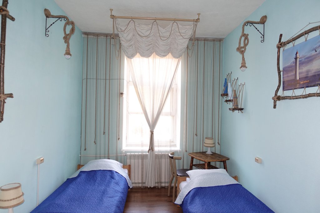 Гостиница в кронштадте. Hostel 101 Кронштадт. Кронштадт отель 101. Хостелы Кронштадта. Хостел на Ломоносова Санкт-Петербург.