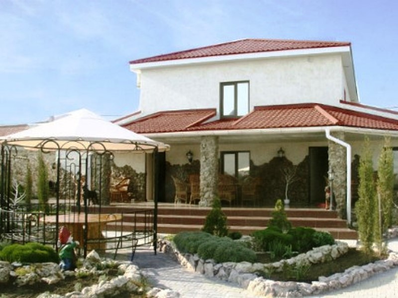 "Камелот" гостевой дом в с. Оленевка (Черноморское) - фото 1