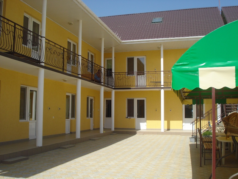 "Янтарь" мини-отель в п. Прибрежное (Саки) - фото 1