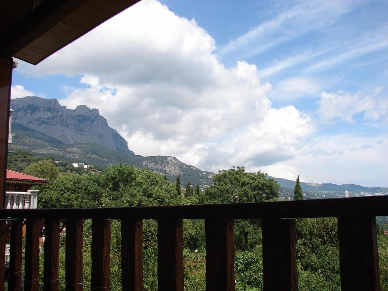 Город алупка ул ленина. Алупка западная 23. Онейро вилла севастополь. Алупка ул западная. Алупка улица западная 12.