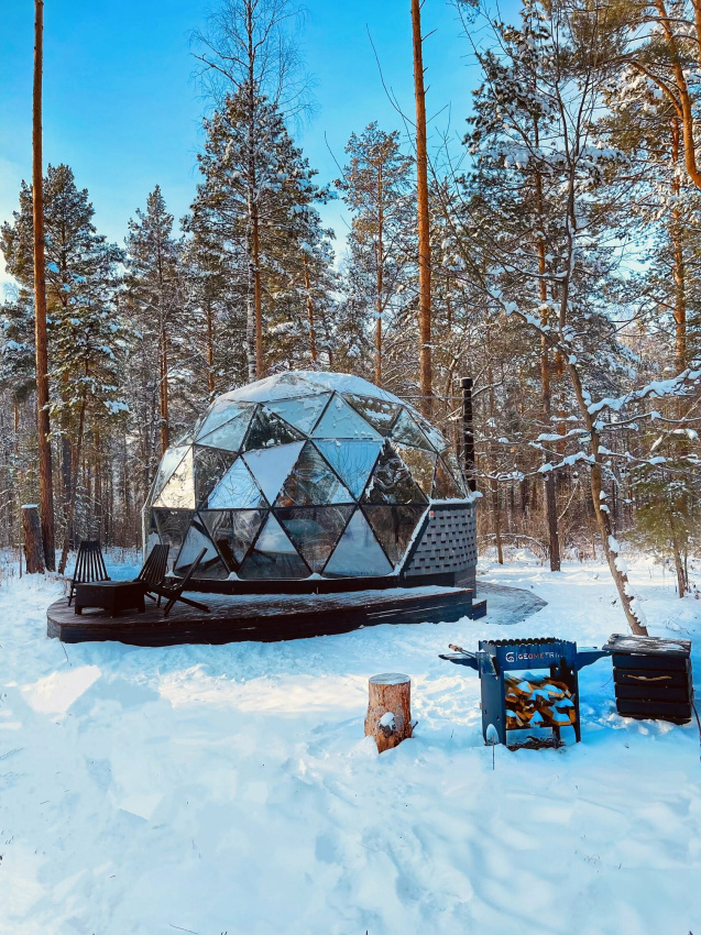 Гостиница в озерном республика алтай. Геометрика отель манжерок зима. Геометрика алтай. Глэмпинг август алтай. Geometrika приозерный пр 1б село озерное.