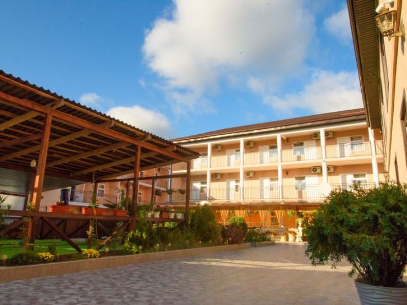 беранда якорная щель. якорная щель лагерь. гостевой дом аленушка якорная щель. якорная щель краснодарский край. альбатрос якорная щель.