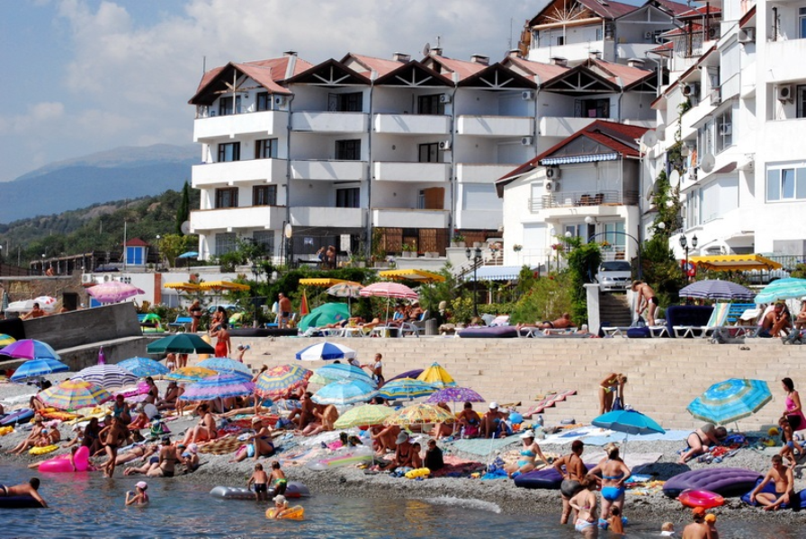 Дельфин алушта. Эллинг Дельфин Алушта. Крым Алушта Дельфин эллинги. Эллинги на море Дельфин Алушта. Пансионат Дельфин Алушта.