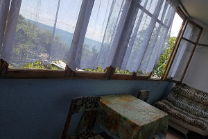 Квартиры Алупки у моря, 2х-комнатная Ленина 31/2 у моря - цены
