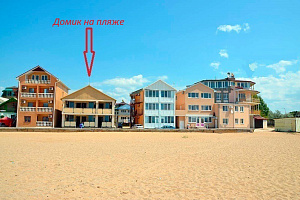 Дома Саки с бассейном, "Домик на пляже" с бассейном - фото