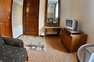 &quot;Guest House Antik&quot; мини-гостиница в с. Солнечногорское (Алушта), ул. Персиковая, 44 фото 1