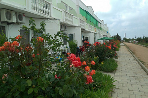 Отели Севастополя на набережной, Номера на базе отдыха "Любоморье" на набережной - фото