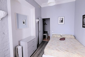 "Комната Двухместная" с двуспальной кроватью и общей ванной комнатой