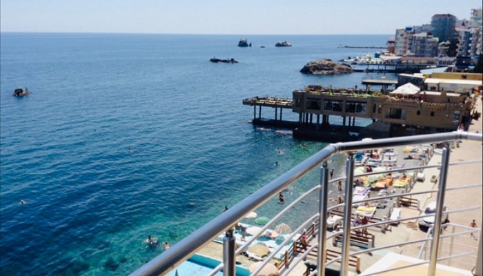 &quot;До моря 9 метров&quot; гостевой дом (эллинг) в п. Утес (Алушта) - фото 1
