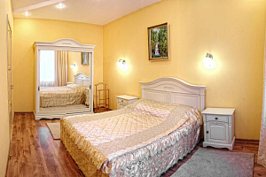 Отели Севастополя недорого, 2х-комнатная Большая Морская 5 недорого