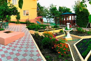 Дворик у моря лазаревское