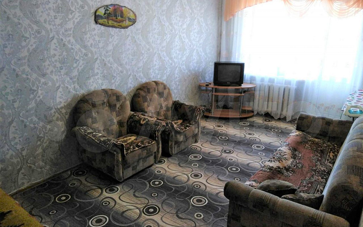 2х-комнатная квартира Краснознаменская 84 в Рубцовске - фото 1
