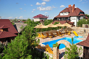 Дома Оленевки с бассейном, "Смерекова Хата" гостиничный комплекс с бассейном - фото
