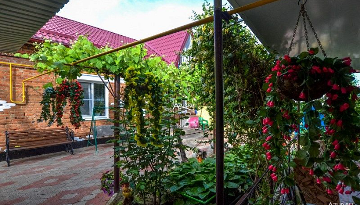 "Морской" гостевой дом в Кучугурах - фото 1