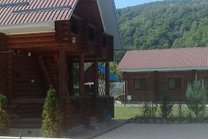 Гостевые дома Каменномостского с бассейном, "Солнечная база" с бассейном - забронировать