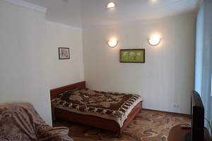 Отели Севастополя с почасовой оплатой, 1-комнатная Большая Морская 48 на час - цены