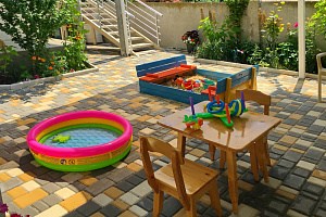Дома Саки с бассейном, "Цветочная 22" с бассейном - раннее бронирование