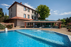 Отели Севастополя с подогреваемым бассейном, "Омега-Клуб" с подогреваемым бассейном - фото