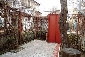 Отели Евпатории недорого, 2х-комнатная (на земле) Лукичева 3/26 кв 10 недорого - фото