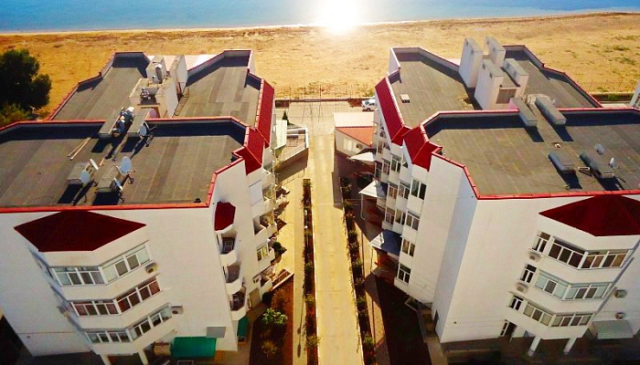 Курортный комплекс &quot;На Черноморской Набережной&quot; (апартаменты) в Феодосии - фото 1