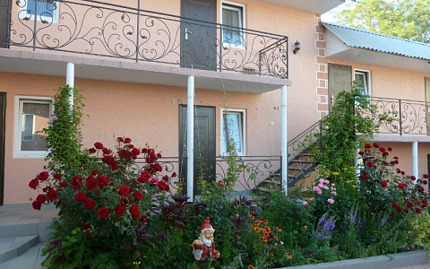 &quot;Цветочный&quot; гостевой дом в Учкуевке (Севастополь) - фото 2