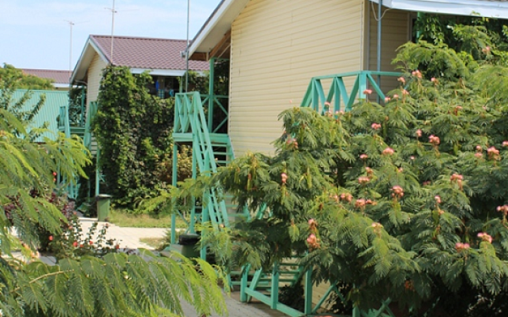 Кучугуры база отдыха голубая бухта