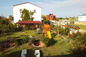 Гостевые дома Поповки с бассейном, "Белая" с бассейном - фото