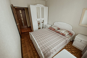 Гостиницы Астрахани в центре, 3х-комнатная Ленина 12 в центре - фото