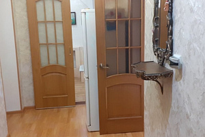 Дома Орджоникидзе на месяц, 2х-комнатная Нахимова 13 на месяц - фото