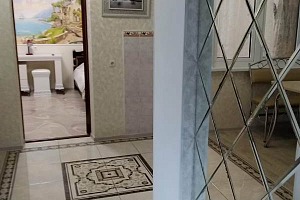 Дома Алушты с бассейном, 2х-комнатная Карла Маркса 28 кв 4/1 с бассейном - раннее бронирование