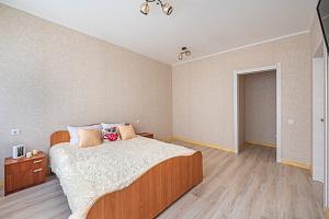Квартира в Екатеринбурге, 1-комнатная Космонавтов 108Е