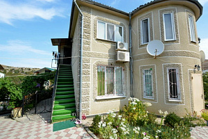 Гостевые дома Орджоникидзе с бассейном, "Морской бриз" с бассейном - фото