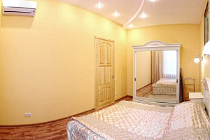 Отели Севастополя недорого, 2х-комнатная Большая Морская 5 недорого - раннее бронирование