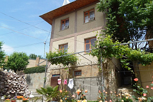 Гостевые дома Орджоникидзе с бассейном, "Гранатовая усадьба" с бассейном - фото