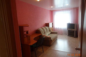 3х-комнатная квартира Короленко 6